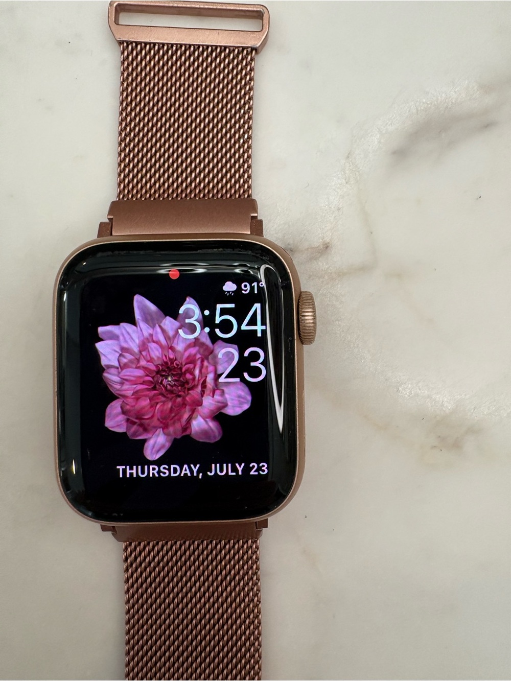 Apple Rose Gold Smartwatch 40mm Series 5 with Band and Charger